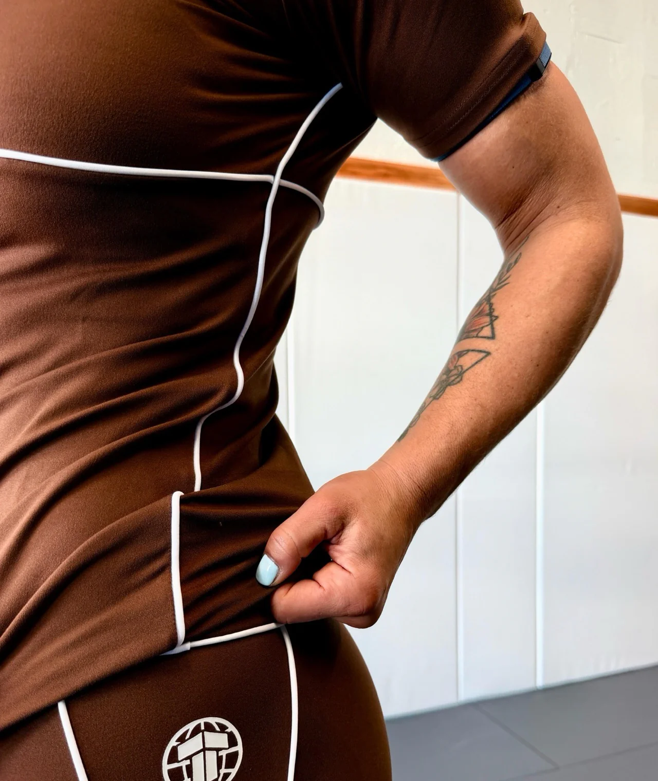 Ladies Contour Short Sleeve Rash Guard - Brown - Image 6